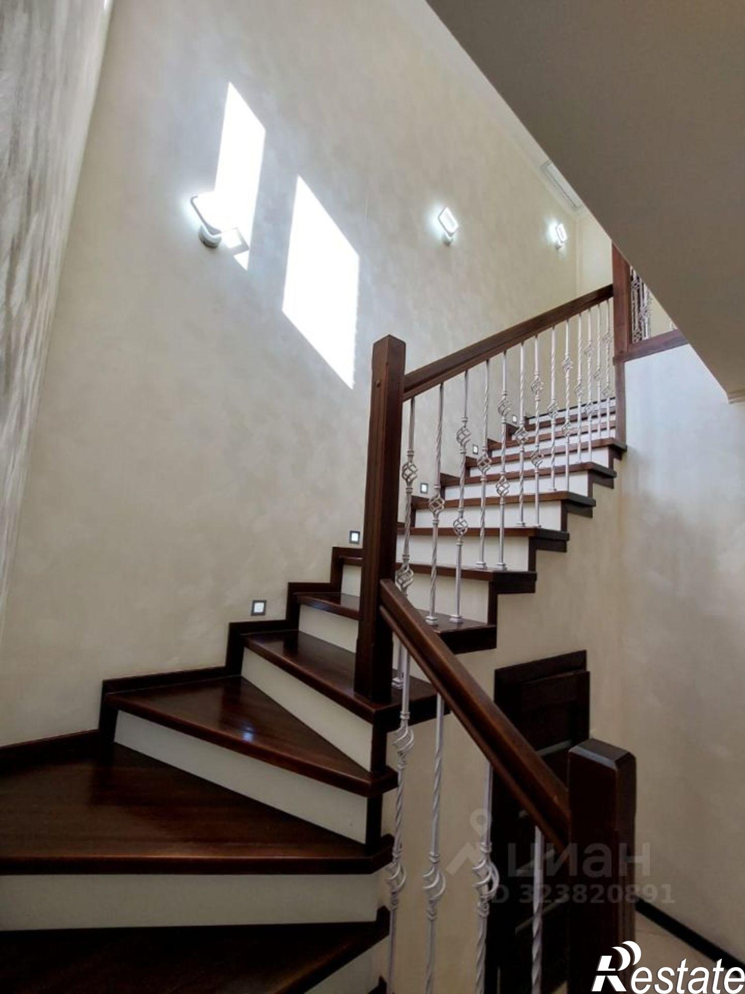 Купить дачу, дом, коттедж за 17 400 000 рублей на улица Космонавта Леонова, 7/3