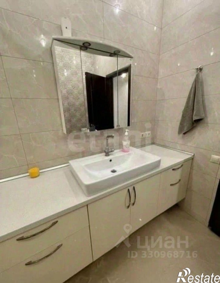 3-комн квартира ул Долгининская, 20,  д. 20