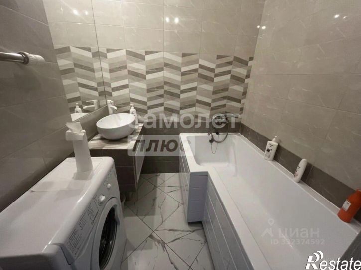 2-комн квартира ул Поленова, 2,  д. 2