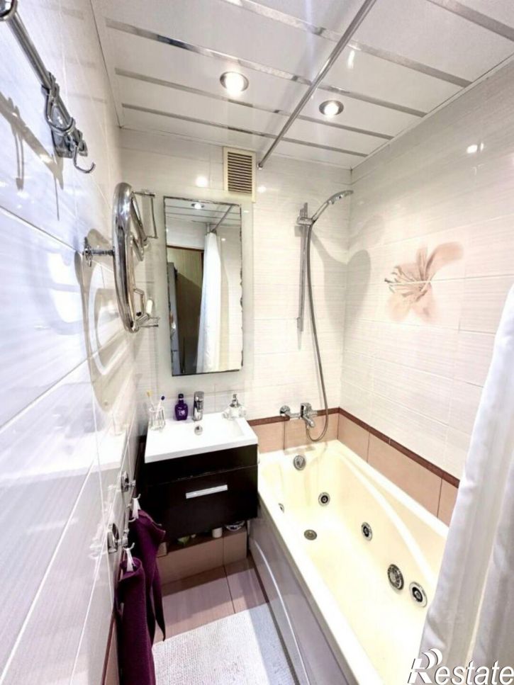 3-комн квартира ул Курчатова, 17,  д. 17