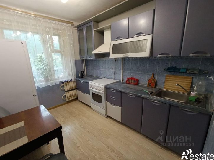 3-комн квартира ул Аксенова, 4,  д. 4