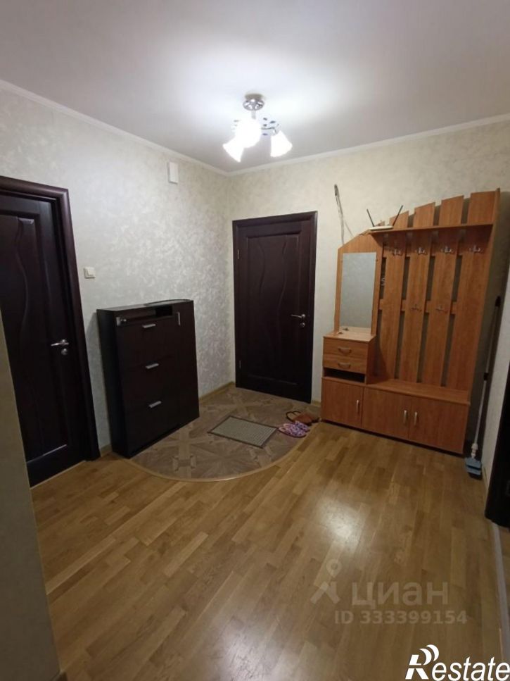 3-комн квартира ул Аксенова, 4,  д. 4