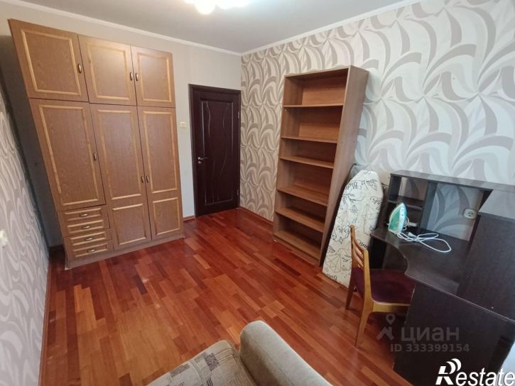 3-комн квартира ул Аксенова, 4,  д. 4
