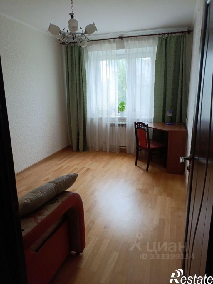 3-комн квартира ул Аксенова, 4,  д. 4