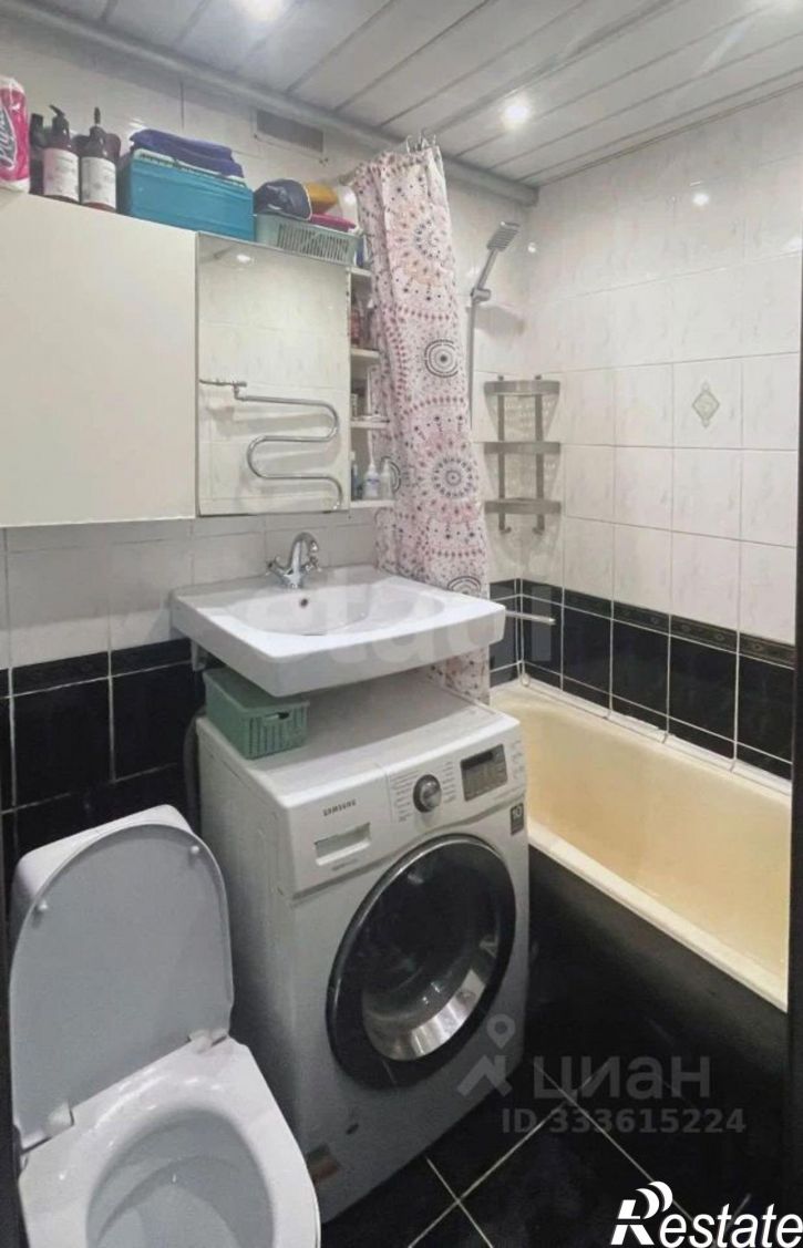 2-комн квартира улица Красных Зорь, 3,  д. 3